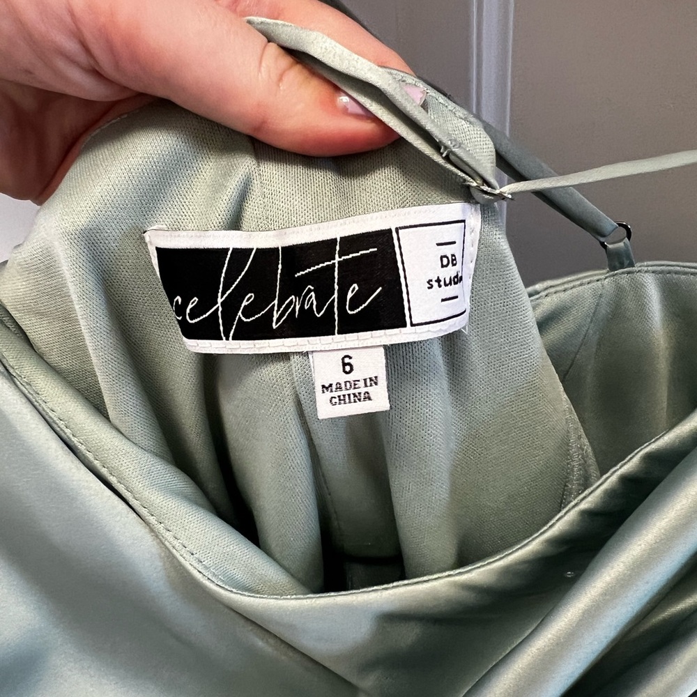 Sage green bridesmaid dress David's Bridal Studio - Picture 3 of 7